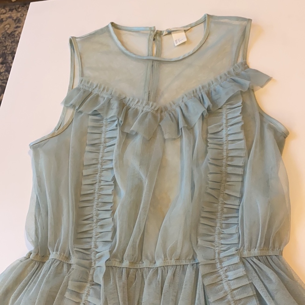H&M sage green mesh poplin top, size US 4/EUR 34, barely worn. - Picture 3 of 5